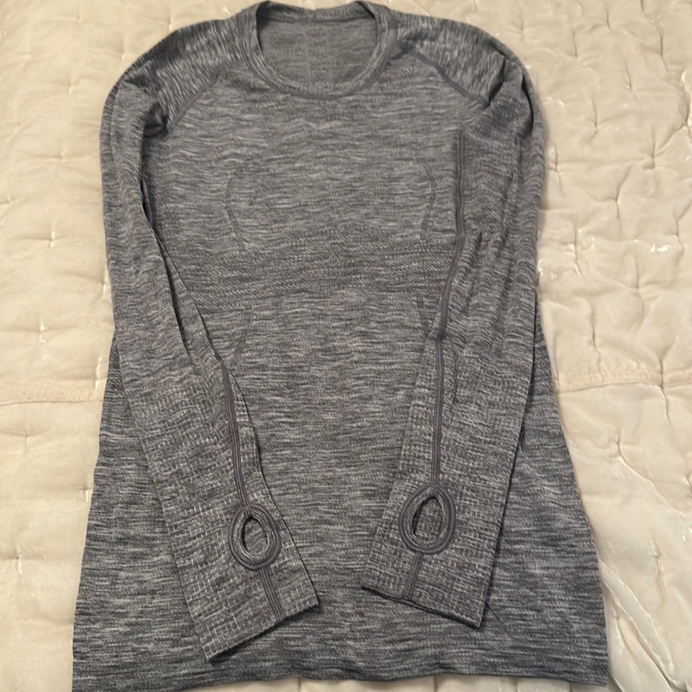 LuluLemon Swiftly Tech long sleeve. Grey. Size 6